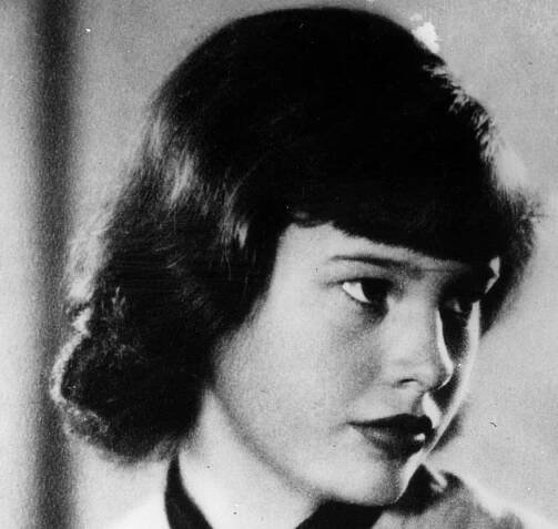 Gloria Vanderbilt Facts