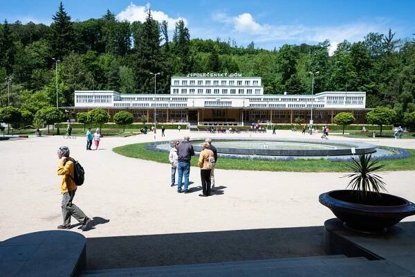 Luhačovice: klenot secese a barevné lidové architektury Dušana Jurkoviče