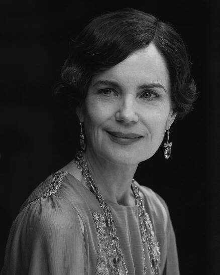 Elizabeth McGovern Has Better Things To Talk About Than Grey Hair — tonic mag