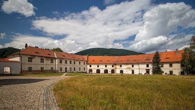 Osecký klášter – Wikipedie
