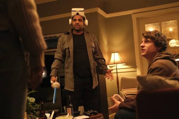 Animal Control - Peacocks and Pumas - Z filmu - Ravi Patel, Michael Rowland