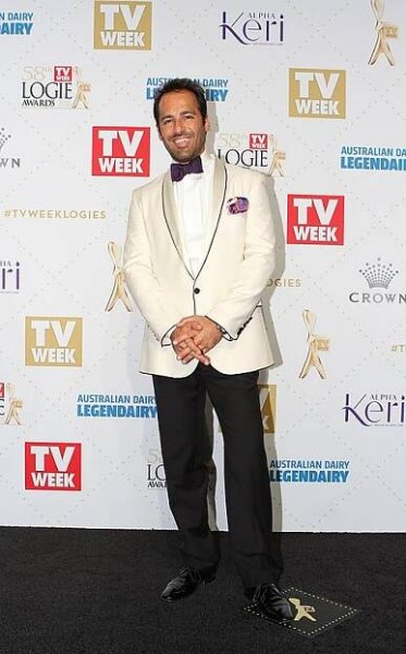 Alex Dimitriades - Wikipedia