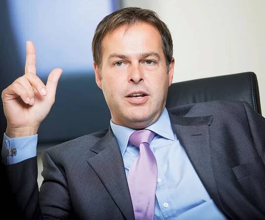 Peter Jones Biography - Childhood, Life Achievements & Timeline