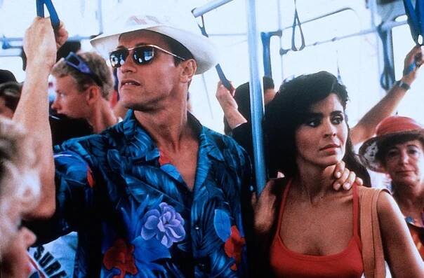 Arnold Schwarzenegger v původním filmu Běžící muž (1987)