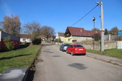 Soubor:West view of of Hladov street in Hrotovice, Třebíč District.jpg – Wikipedie