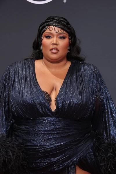 Lizzo's Finger-Wave Mullet Hairstyle at the BET Awards