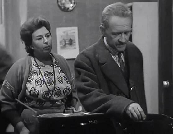 Frantisek Filipovský and Stella Zázvorková in Mezi námi zlodeji (1964)