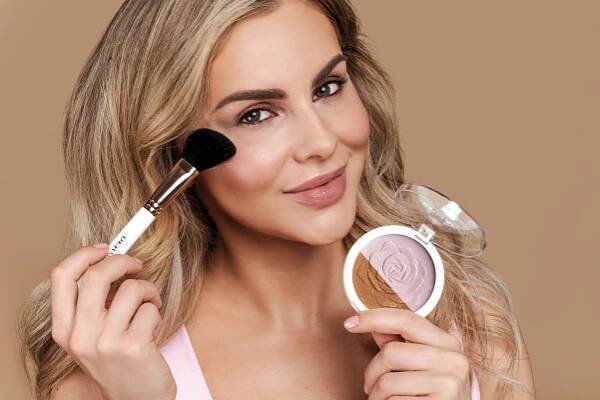 Nalíčte sa s Janou Hrmovou a Dermacol Imperial Rose
