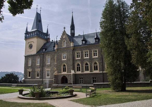 Zámek Zruč nad Sázavou - Zajimavamista.cz