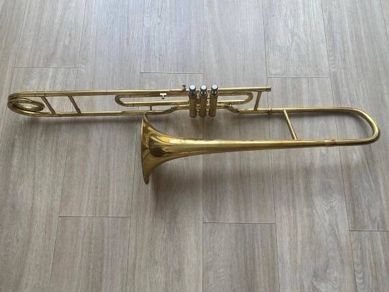 Lakovaný píst. Trombon Amati Kraslice