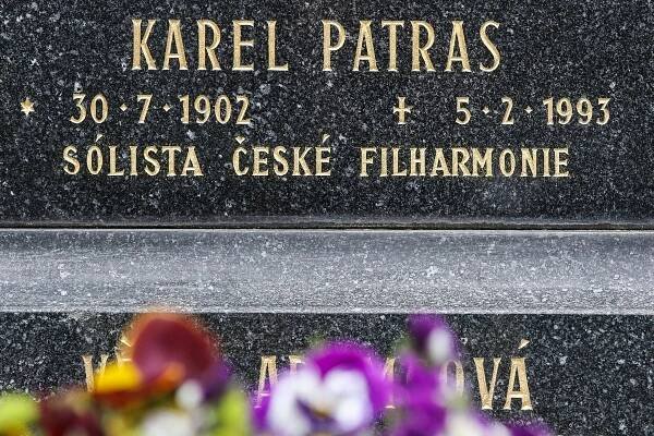 Nápis »Sólista České filharmonie« nechal dát Karel Vágner omylem na špatný hrob.
