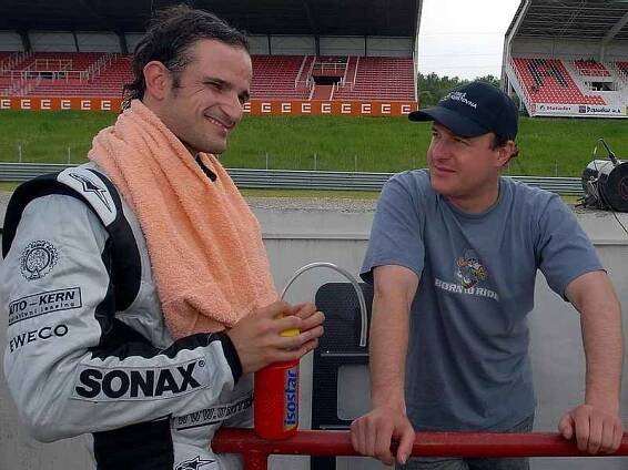 Vitantonio Liuzzi (vlevo) v rozhovoru s Tomášem Engem.