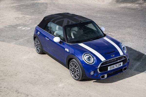 Mini One & Cooper Cabrio: Podrobné specifikace vozidel & Interaktivní nástroj pro srovnání