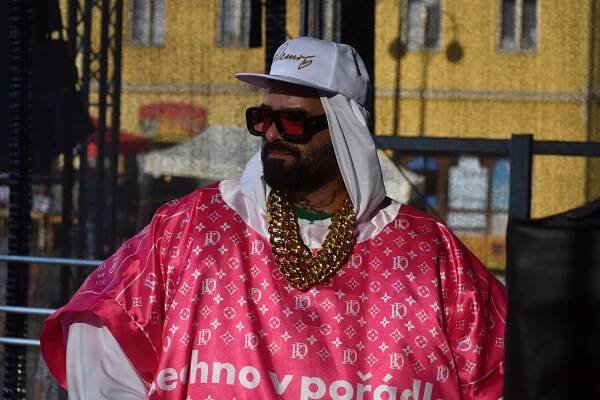 Kapitán Demo rozpumpoval benešovské náměstí, dorazila i Poláková nebo Schmitzer