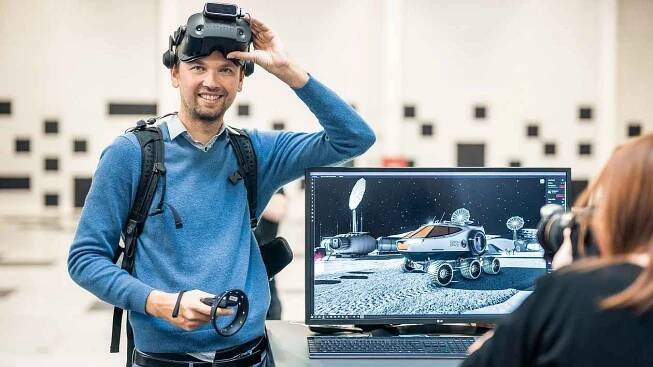Vesmírný architekt Tomáš Rousek: Prahu na Měsíci můžeme mít za dvacet let