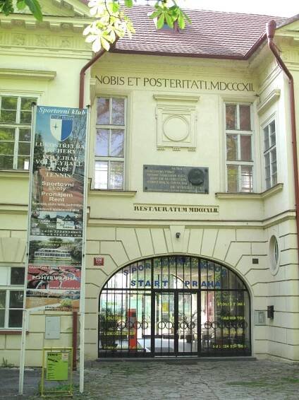 PRVNÍ SOKOLSKÝ SLET – Na budově čp.336 Střelecký ostrov Praha 1 Staré Město – Pamětní desky v Praze