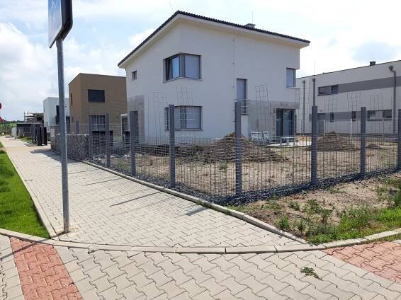Skládaný gabion v Praze – Horních Počernicích – Gabiony na klíč