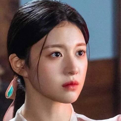 Go Youn Jung 11