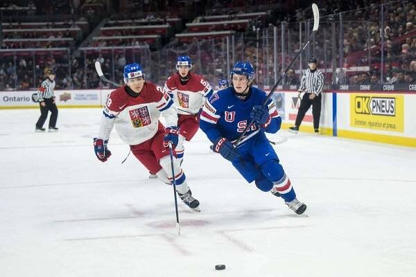 Další Čech dostal v NHL nováčkovskou smlouvu, útočník Holinka se na tři roky upsal Torontu