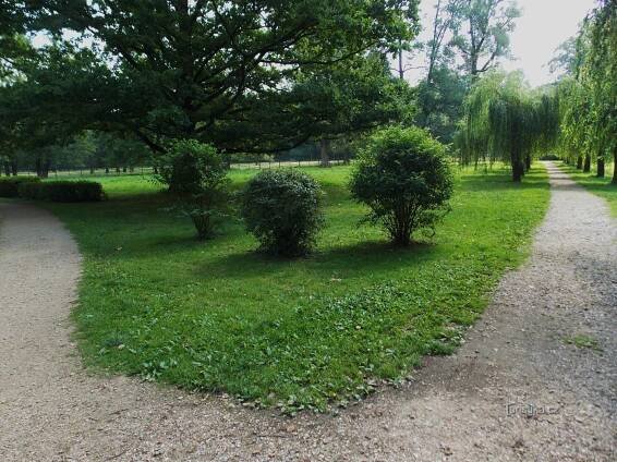 Zámecký park s minizvěřincem v Častolovicích
