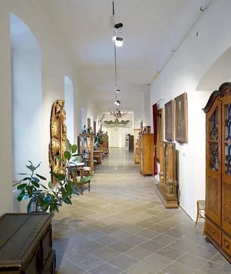 Nové osvětlení v 1. patře muzea! – Aktuality – Muzeum Slaný