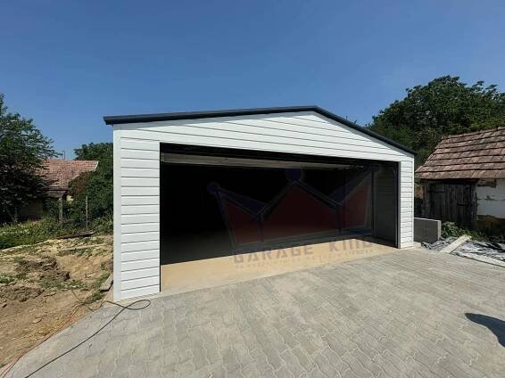 Plechové garáže se sekčními vraty – GarageKing