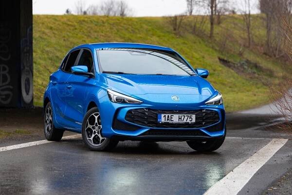 Čínská Fabia má 195 koní, žere pod pět litrů a stojí méně než půl milionu. Otestovali jsme hybridní MG3
