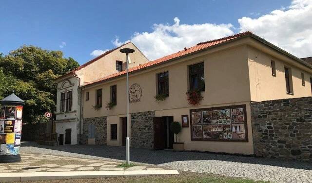 Bily Beranek Restaurant Penzion Bowling restauracia Kadan Ceska republika Tschechien