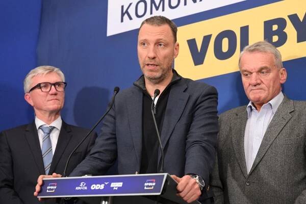 Hra o Wolfa brzdí jednání o nové pražské vládě. Vítězem je zatím ANO