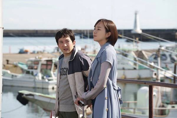 Oja no okane wa dare no mono: Hótei sózokunin - Z filmu - Jósuke Asari, Manami Higa