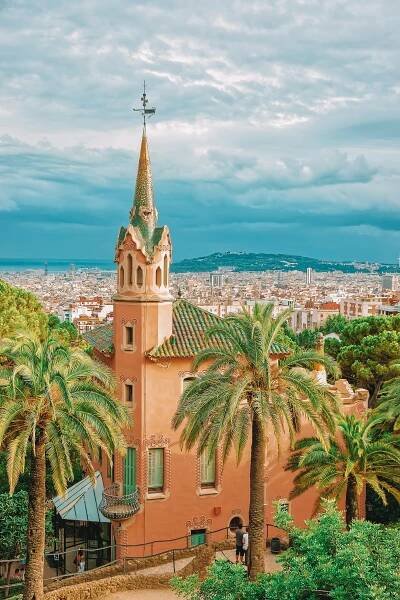 6 Must See Buildings By Gaudi In Barcelona (6)