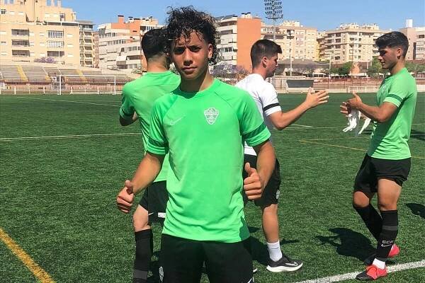 Naim jugador internacional de SIA Academy con Elche CF