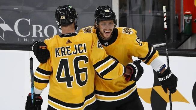 Rýsuje se v NHL po letech „Czech line“? Zacha by mohl naskakovat vedle sehraných Davidů