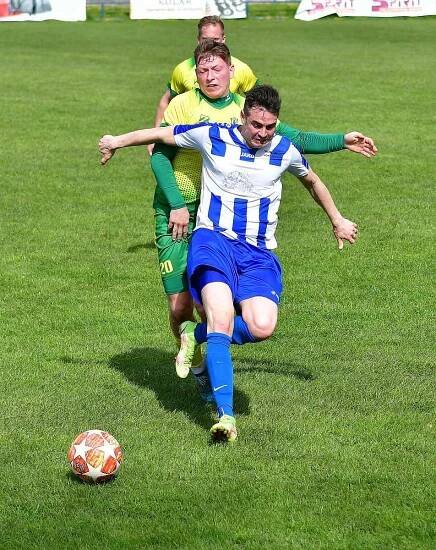 Lokomotiva Karlovy Vary - Dvory 3:9 (1:2).
