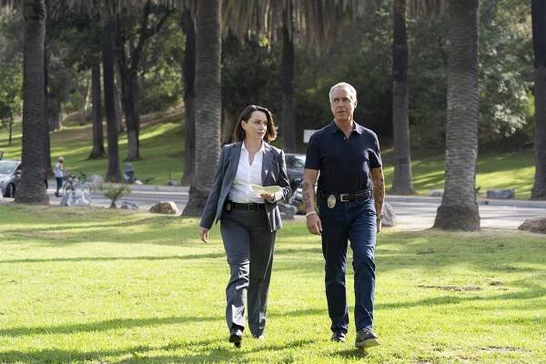 Bosch - Součást života - Z filmu - Julie Ann Emery, Titus Welliver