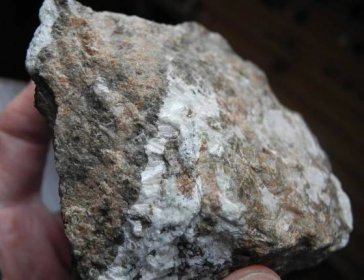 Vesuvuan, wollastonit, granát, Žulová - Minerály a zkameněliny