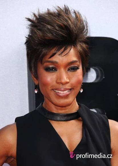 Angela Bassett - celebrity účes - HappyHair