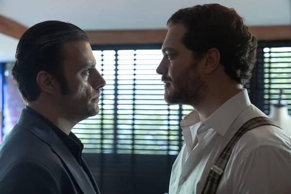 Šikovný krejčí - Epizoda 7 - Z filmu - Salih Bademci, Çağatay Ulusoy