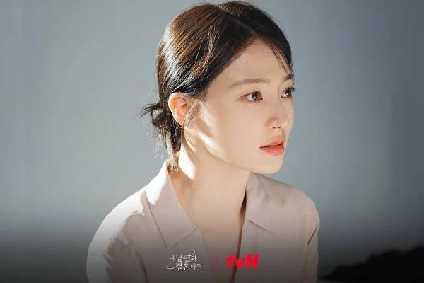 Nae Nampyeongwa Gyeolhonhaejwo - Fotosky - Ha-yoon Song