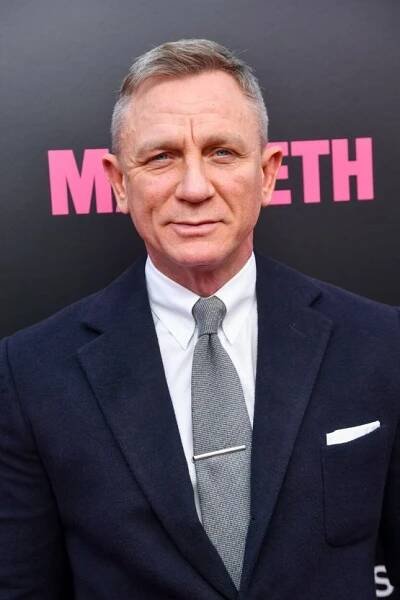 James Bond proti zakázaným pumám: Herec Craig vyzval OSN, aby Rusku zakázala kazetovou munici