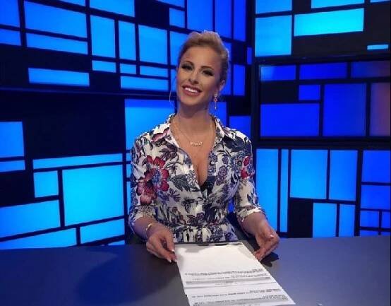 FOTO: Moderátorka Sonia Edde moderuje Úplně debilní zprávy. – stránka 42