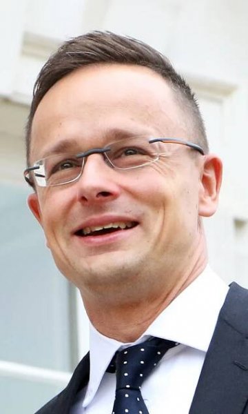 Soubor:Péter Szijjártó - Hungarian Minister of Foreign Affairs and Trade (44613275674) (cropped).jpg – Wikipedie