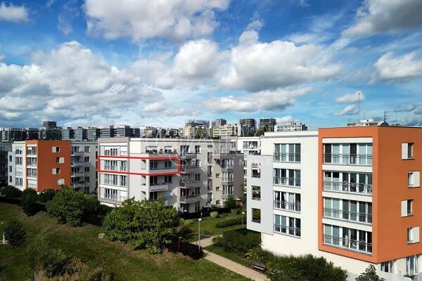 Prostorný světlý byt 4+kk, 109 m + balkon + lodžie + 2 parkovací stání a sklep