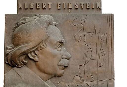 Einsteinova pamětní deska na Staroměstském náměstí v Praze