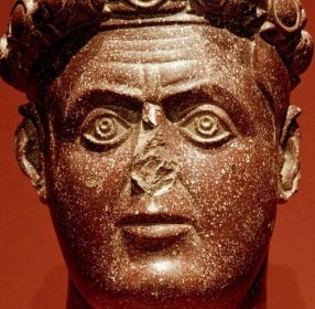 1IT-1683-H303-2 (870959) Galerius / Skulptur, nach 303 n.Chr. Galerius (Gaius G. Valerius Maximianus), röm. Kaiser (305-11); um 250 - 311. um 250 - 311. - Porträt des Kaisers Galerius. - Skulptur, nach 303 n.Chr. / Roter Por- phyr, Höhe 34 cm. / Gefunden in Felix Romuliana, Gamizgrad (Serbien). Zajecar, National Museum. Inv.Nr. 1477 E: Galerius / Sculpture, after 303 AD Galerius (Gaius G. Valerius Maximianus), Roman Emperor (305 - 11); c. 250 - 311. - Portrait of Emperor Galerius. - Sculpture, after 303 AD. Red porphyry, height 34 cm. Found in Felix Romuliana, Gamzigrad (Serbia). Zajecar, National Museum. Inv.Nr. 1477