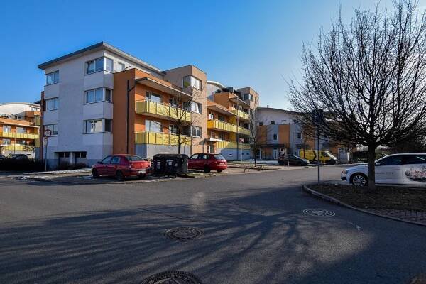 Prodej bytu v osobním vlastnictví, 3+kk, 77 m2 + balkon 10 m2 + garážové stání a sklep 2 m2