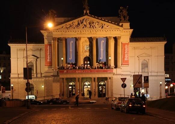 Soubor:State Opera House (2545021833).jpg – Wikipedie