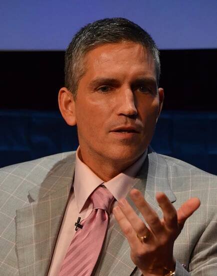Soubor:Jim Caviezel in May 2012 (cropped).jpg – Wikipedie