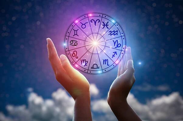 Znamení zvěrokruhu uvnitř horoskopu. Astrologie na obloze s mnoha hvězdami a měsíce astrologie a horoskopy koncept — Stock obrázek