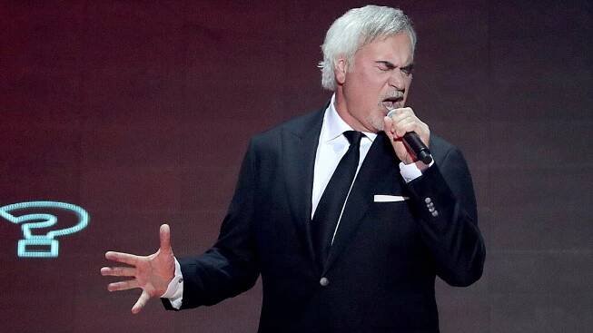 Ruský popový zpěvák Valerij Meladze během vystoupení v Kremlu (2019)
